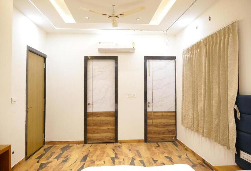 Отель Panache The Escape Home Stay