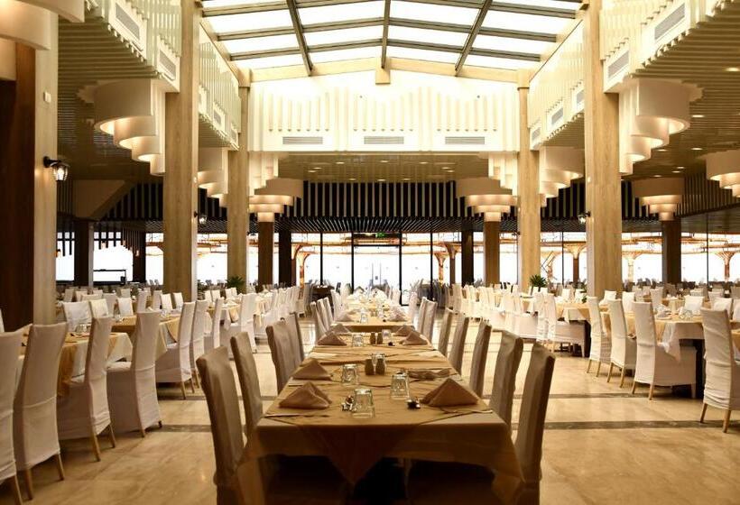 Sirena Beach Resort & Spa