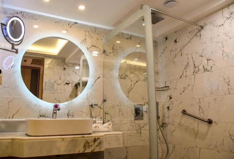 Sirena Beach Resort & Spa