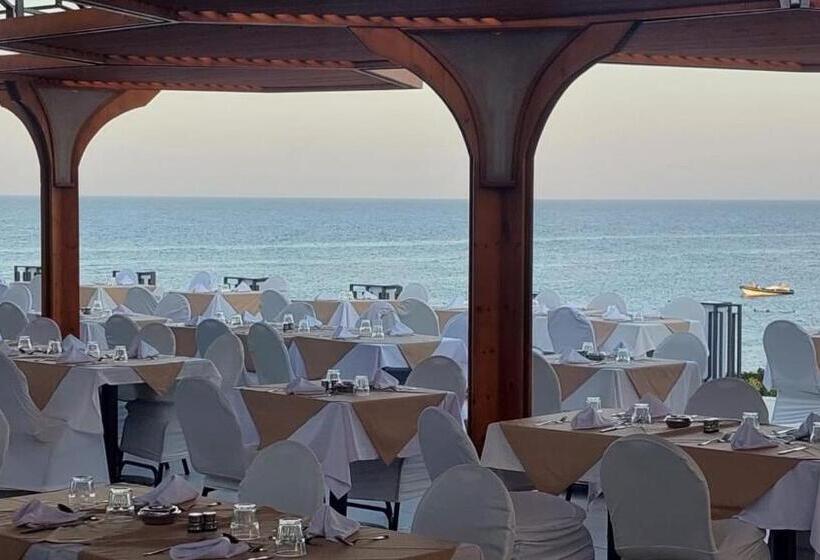 Sirena Beach Resort & Spa