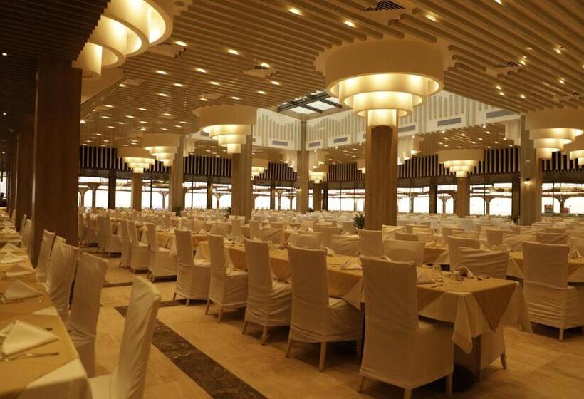 Sirena Beach Resort & Spa