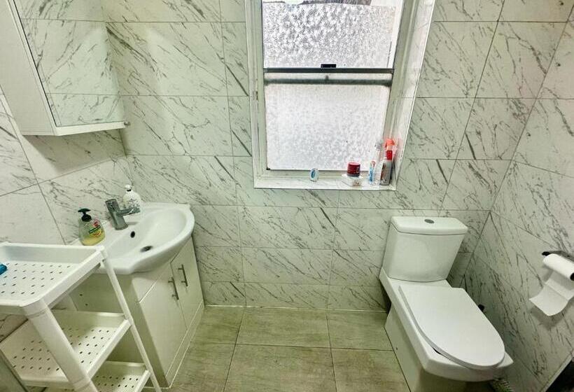 Pension Bishops House R3