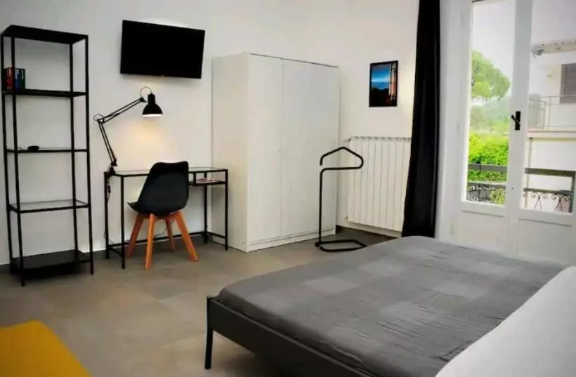 پانسیون Debirooms