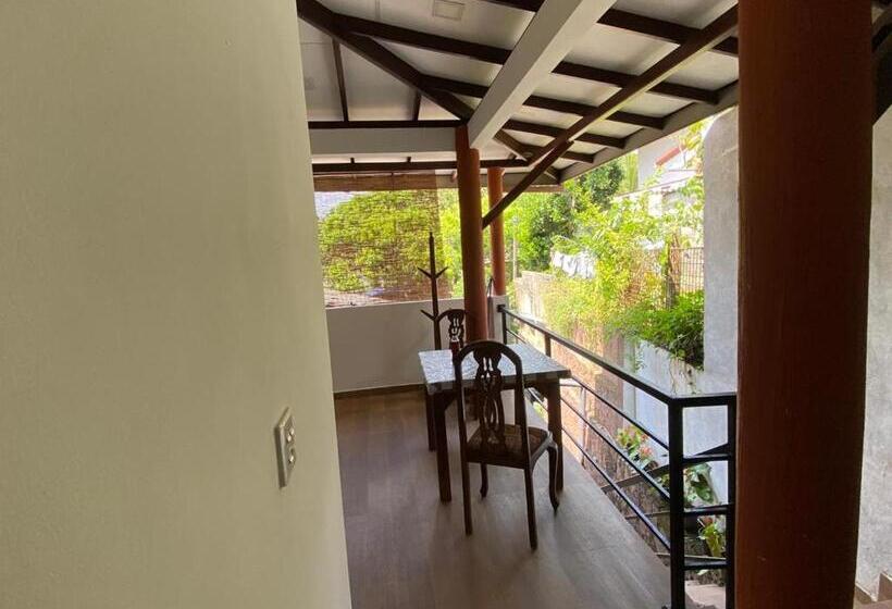 بنسيون G V N Villa Ahangama