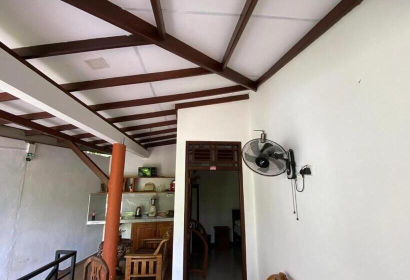 بنسيون G V N Villa Ahangama