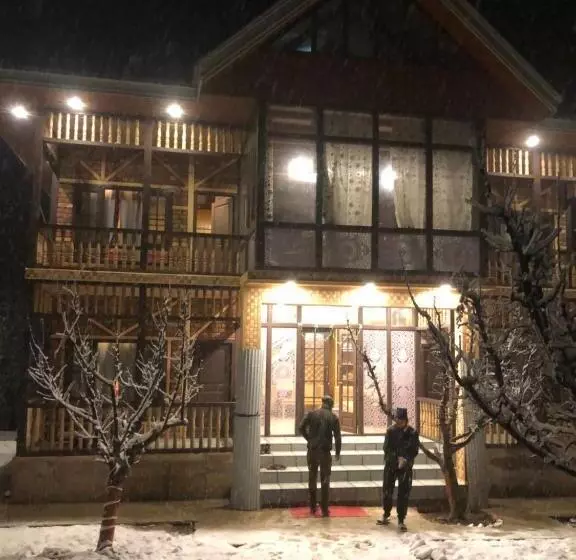 ペンション Hideaway Cottages