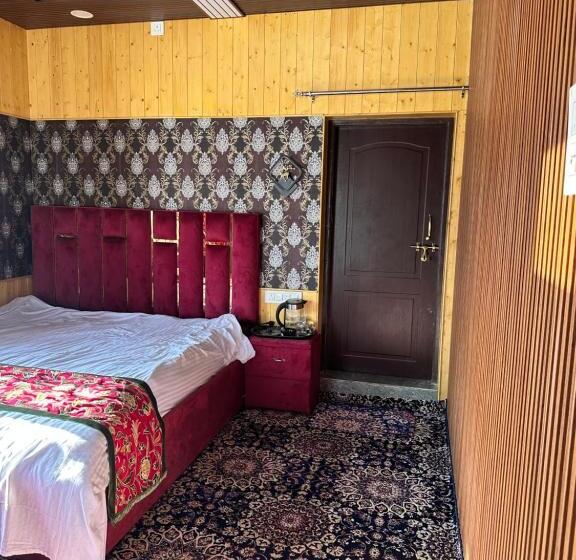 بنسيون Hideaway Cottages