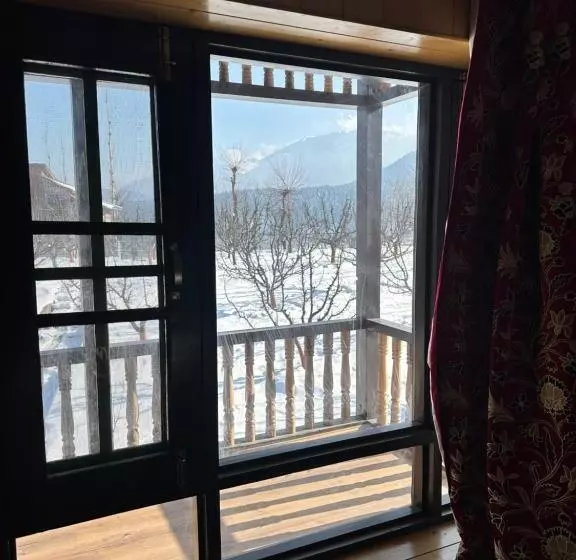 ペンション Hideaway Cottages