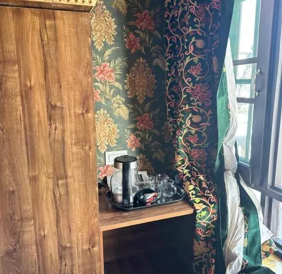 ペンション Hideaway Cottages