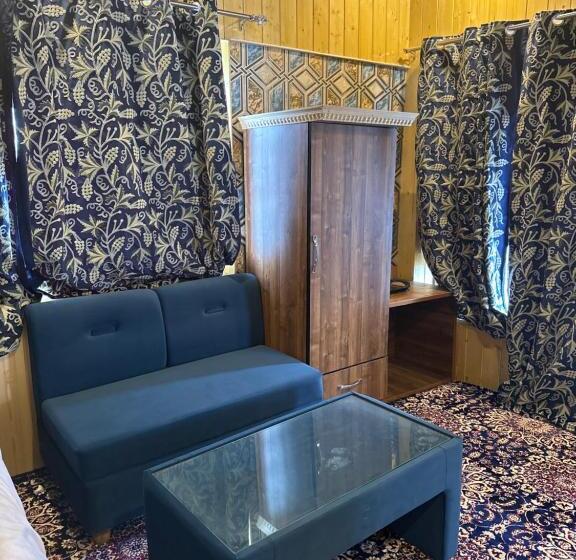 بنسيون Hideaway Cottages