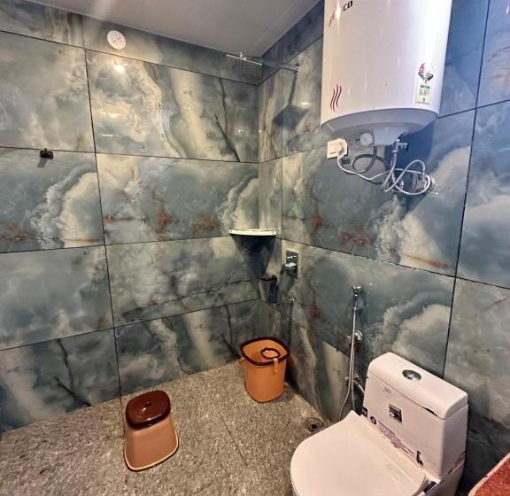 بنسيون Hideaway Cottages