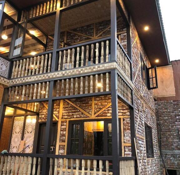 بنسيون Hideaway Cottages