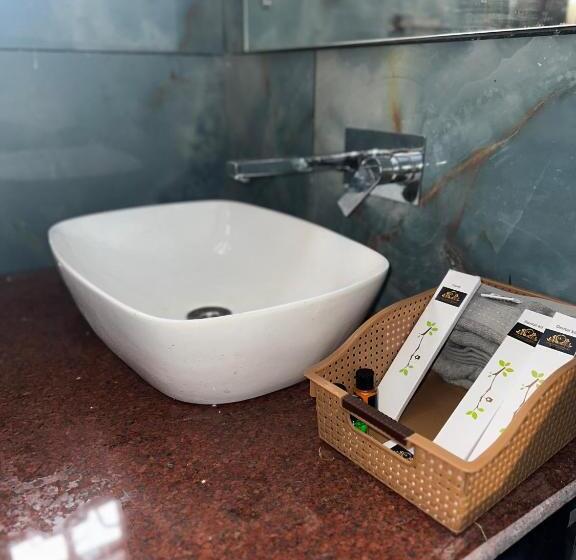 بنسيون Hideaway Cottages