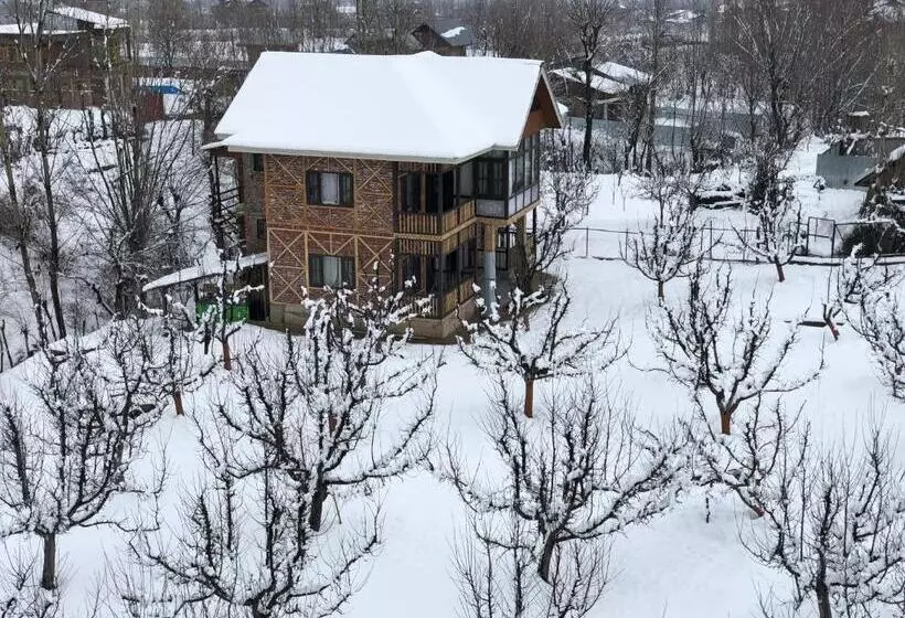 ペンション Hideaway Cottages