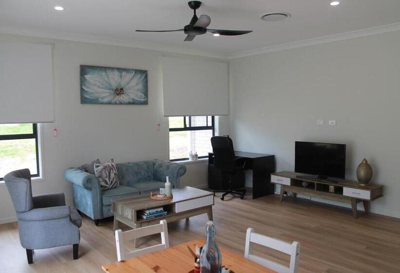 펜션 The Woodlands Hideaway   Premium Acreage Guesthouse