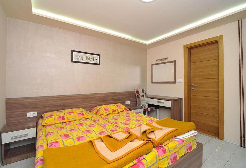 پانسیون Vila Mina