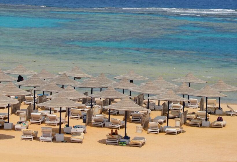 Sirena Beach Resort & Spa