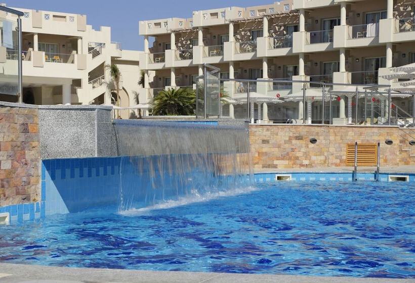 Sirena Beach Resort & Spa