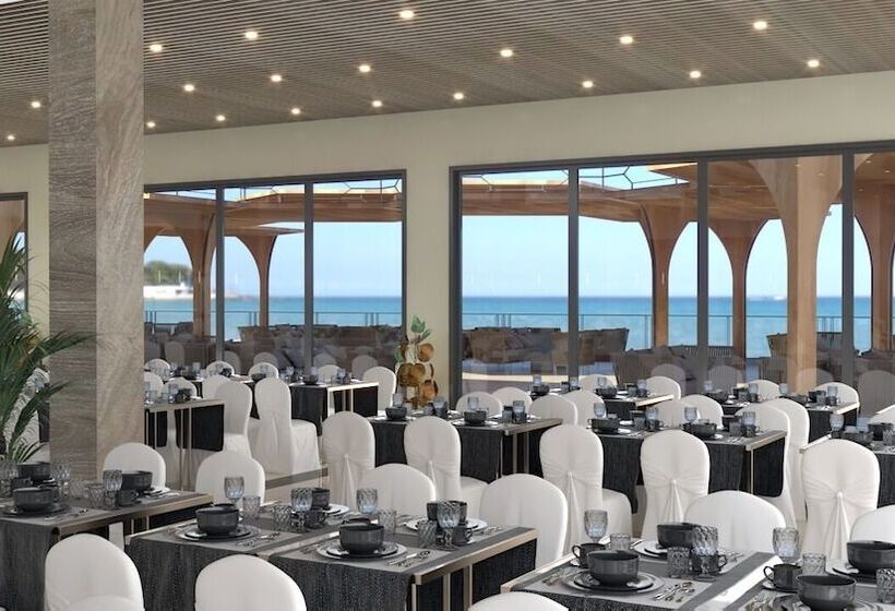 Sirena Beach Resort & Spa