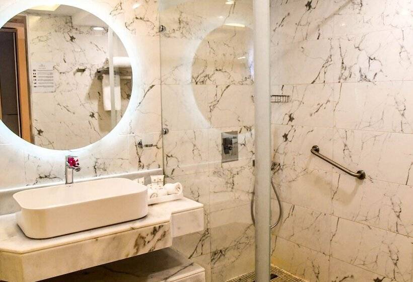 Sirena Beach Resort & Spa