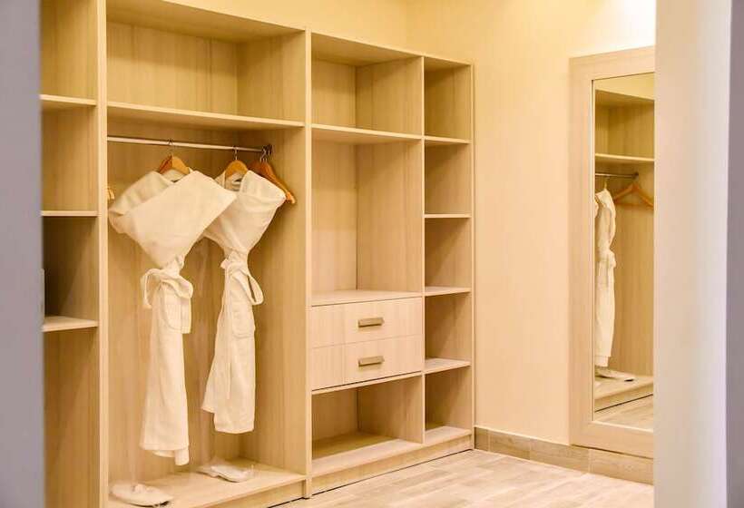 Sirena Beach Resort & Spa