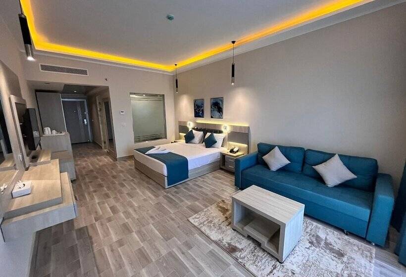 Sirena Beach Resort & Spa