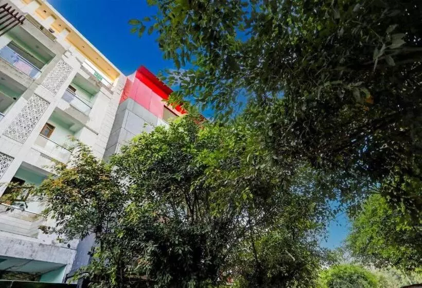 Umen Hotel Sector 66