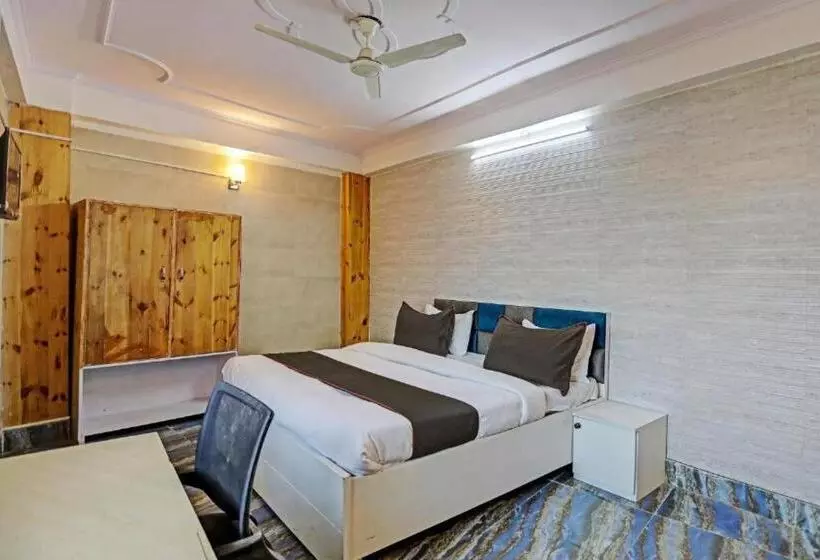 Umen Hotel Sector 66