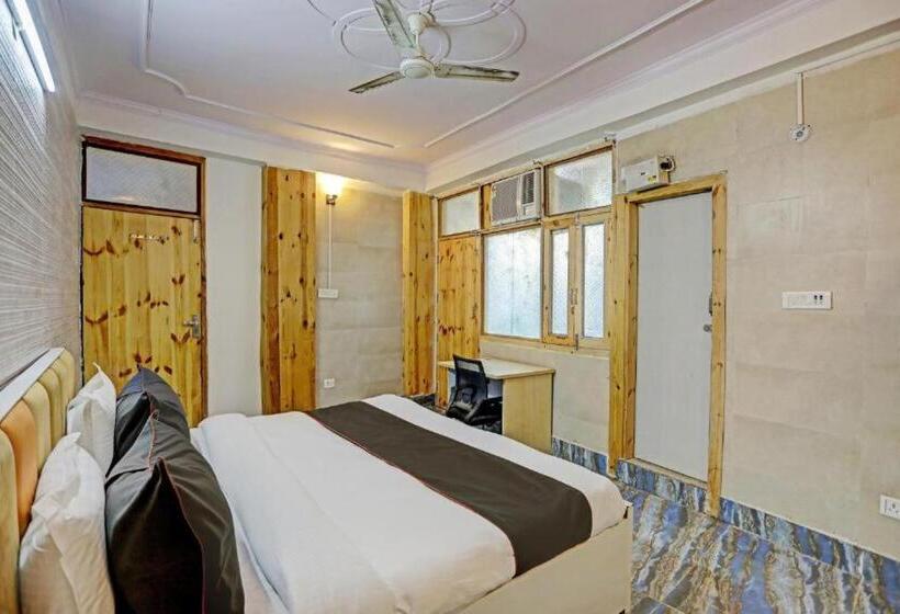 Umen Hotel Sector 66