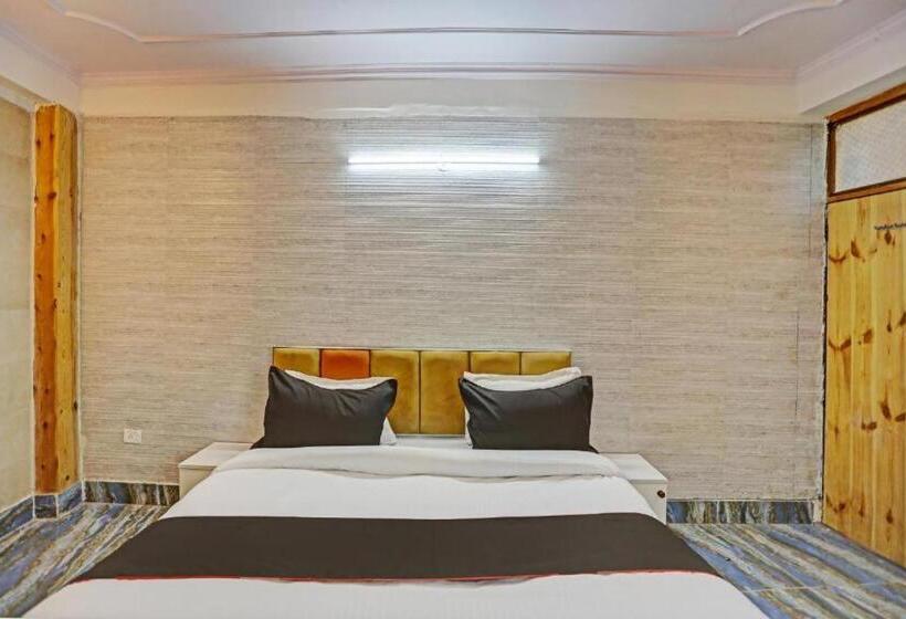 Umen Hotel Sector 66