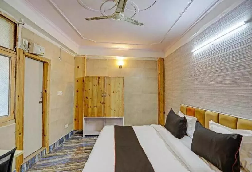 Umen Hotel Sector 66