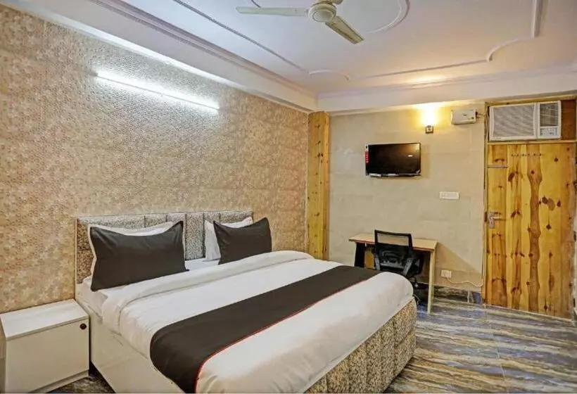 Umen Hotel Sector 66