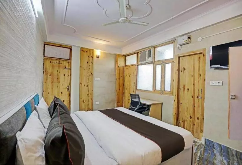 Umen Hotel Sector 66