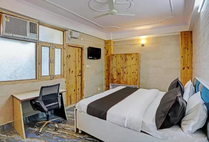 Umen Hotel Sector 66