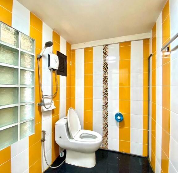 Bed and Breakfast ห้องพักบ้านริมหาด ปากน้ำปราณ