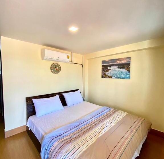 Bed & Breakfast ห้องพักบ้านริมหาด ปากน้ำปราณ