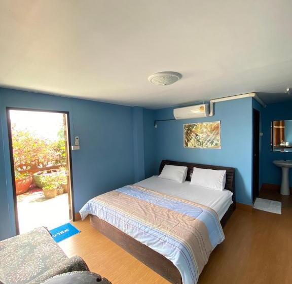 Bed and Breakfast ห้องพักบ้านริมหาด ปากน้ำปราณ