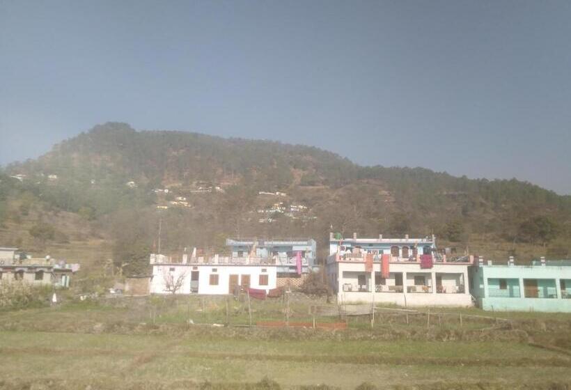 בית מלון כפרי Kumaon Palace Deghat