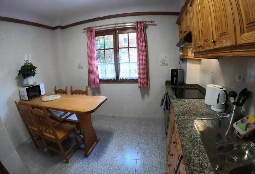 ペンション Twin Room At Villa Lila