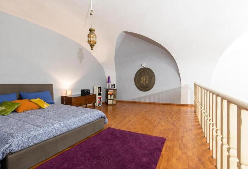 تختخواب و صبحانه Home & More Brigida