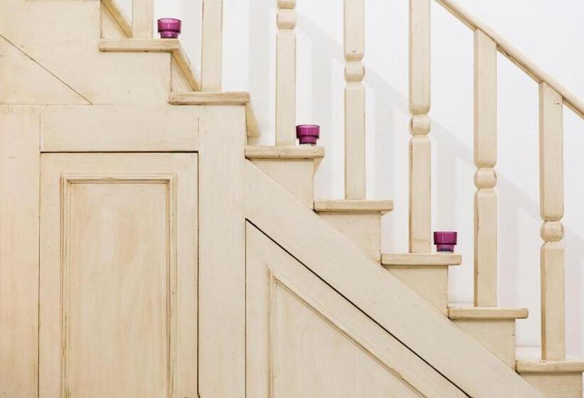 تختخواب و صبحانه Home & More Brigida