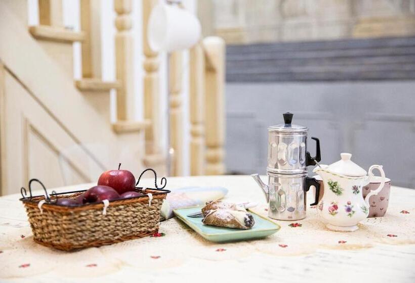 تختخواب و صبحانه Home & More Brigida