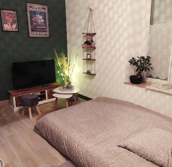 تختخواب و صبحانه La Maison De Mona