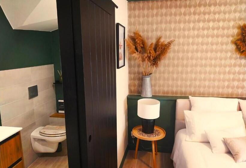 تختخواب و صبحانه La Maison De Mona