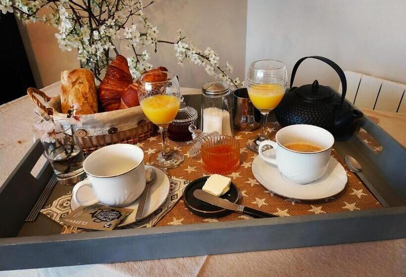 تختخواب و صبحانه La Maison De Mona