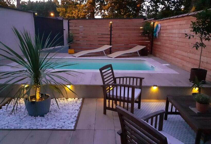 تختخواب و صبحانه La Maison De Mona