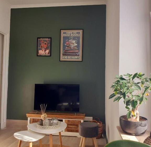 تختخواب و صبحانه La Maison De Mona