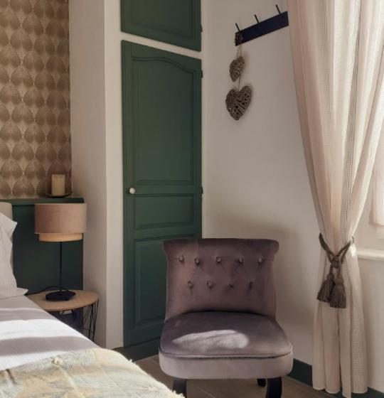 تختخواب و صبحانه La Maison De Mona