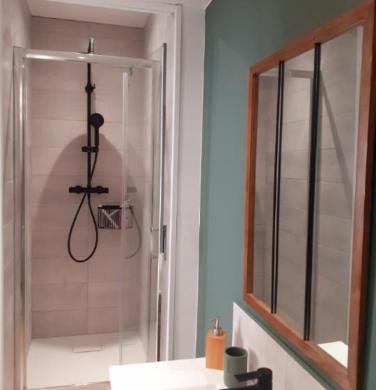 تختخواب و صبحانه La Maison De Mona