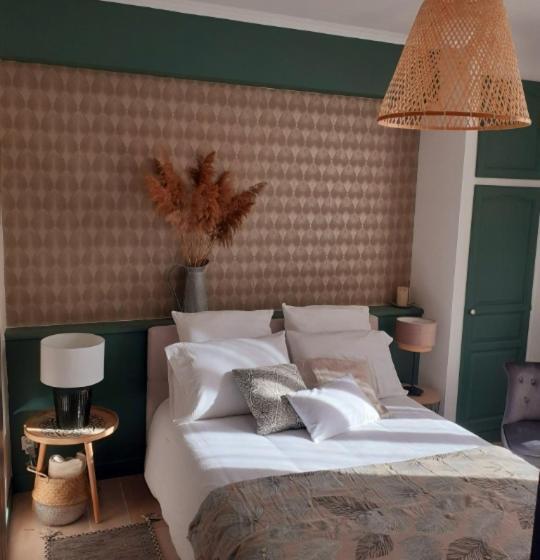 تختخواب و صبحانه La Maison De Mona